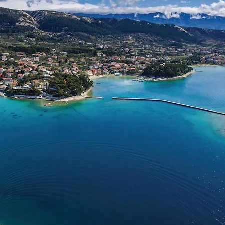 公寓 Lovely In With Wifi Banjol